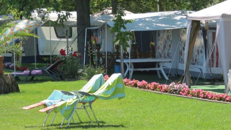Fedezd fel a Balaton varázslatos kempingezési lehetőségeit, és tapasztald meg a természet közelségét! Itt az ideje, hogy egyedülálló élményekkel gazdagodj, mindezt kedvező áron!