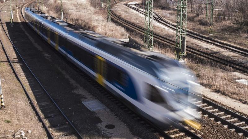 Bombariadó: Megszakadt a vonatforgalom, miután fenyegetés érkezett a vasútállomásra.
