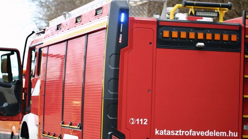 Tűzeset történt Debrecen egyik lakásában, ahol a lángok gyors terjedése miatt a tűzoltók azonnali beavatkozására volt szükség.
