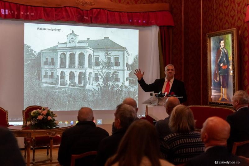 Akik a közösség érdekében kastélyt vásároltak | Székelyhon

Azok, akik elhatározták, hogy kastélyt vásárolnak a közösség számára, valami igazán különlegeset tettek. E döntésük nem csupán egy ingatlan megszerzéséről szól, hanem egy olyan közösségi tér létr