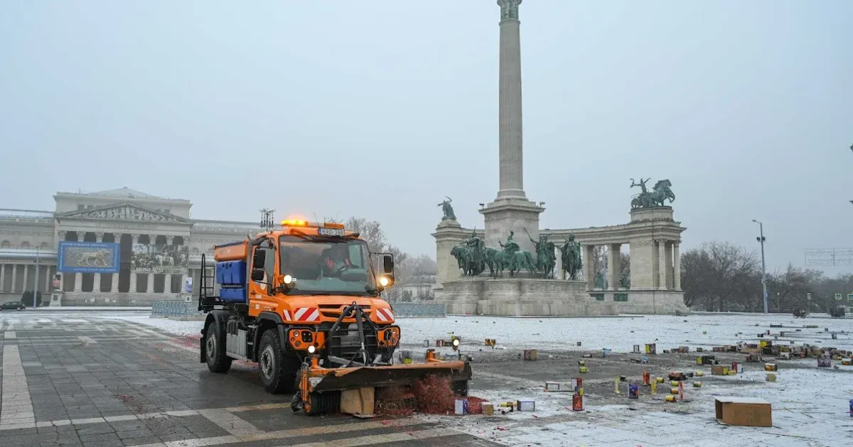 A fővárosban a szilveszteri bulit követően nyolc tonna tűzijáték-maradványt takarítottak el.