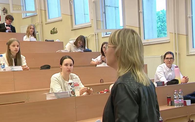 Elindult a 2025-ös érettségi vizsgaidőszak! Nézd meg a legfrissebb videónkat, ahol minden fontos részletet megosztunk a diákok számára. Ne hagyd ki!