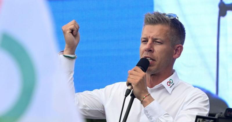 Magyar Péter véleménye szerint Orbán azon fáradozik, hogy megnehezítse a jövő évi választásokon való részvételét.