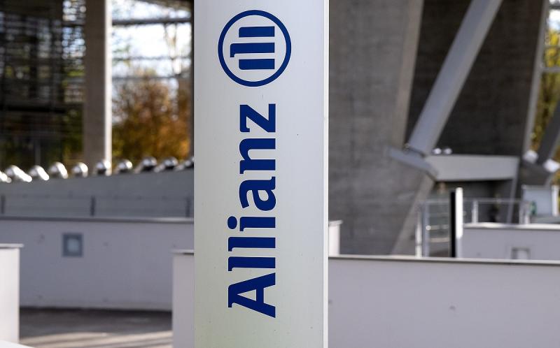 Az Allianz nem hagyja, hogy a kormány beavatkozzon a díjaiba, hanem proaktívan cselekszik.