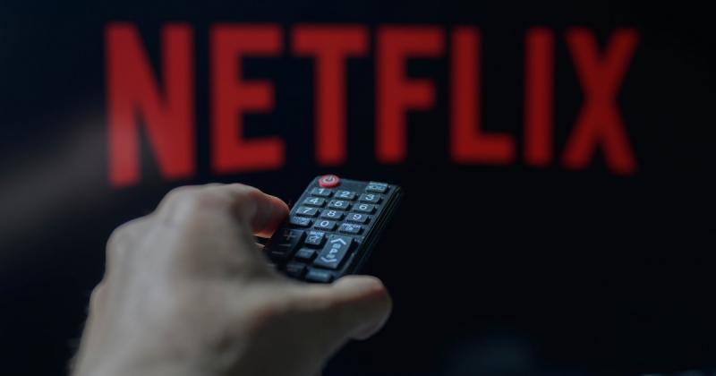 Alig lehet hallani a párbeszédeket a Netflixen, viszont a zene olyan hangosan szól, hogy szinte elnyom mindent? Ezt az egy beállítást érdemes módosítani!
