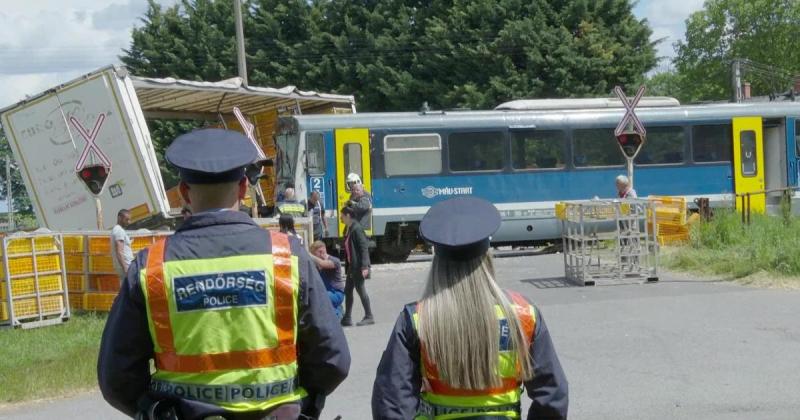 Kamion ütközött a vonattal Tiszavasvárinál - Képes beszámolóval