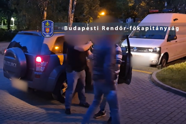 Rejtélyes pisztoly a porszívó mélyén