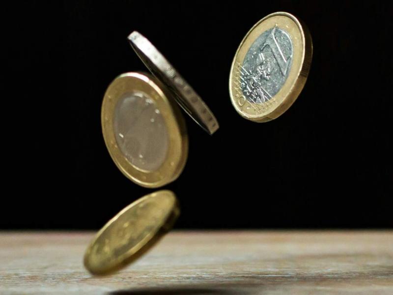 Szlovákiában a családok túlnyomó része a hónap végéig tartó anyagi keretek között navigál, sokan pedig a fizetéstől fizetésig kénytelenek gazdálkodni.