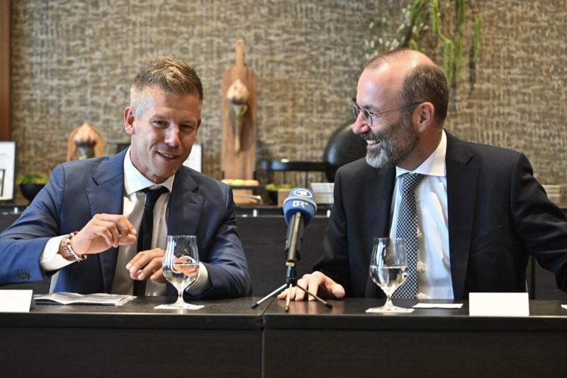Manfred Weber tudomásul vette, hogy a Tisza Párt nem áll ki Ukrajna felgyorsított csatlakozása mellett.