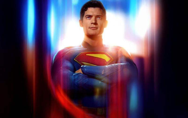**Superman: Az Új Remény Felkeltése**

A világot sötétség borítja, és a remény lángja egyre halványabbá válik. Az emberek szívében félelem és kétség uralkodik, de a fellegek fölött egy hős vár, hogy újra felragyogjon a fény. Superman, a Krypton utolsó fia
