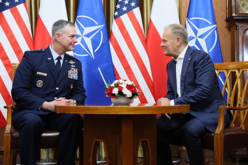 Tusk: A Kreml és Kína a NATO-val való katonai összecsapásra készül.