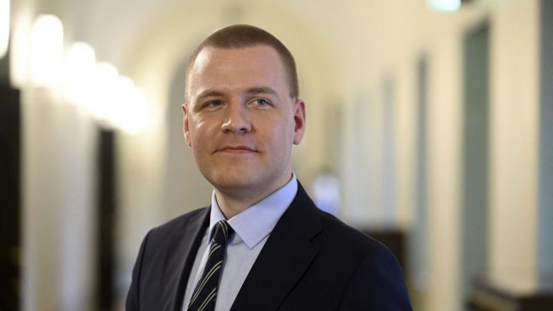 Tragikus esemény történt a finn parlamentben, ahol egy 30 éves képviselő öngyilkosságot követett el. Az eset mélyen megrázta a politikai közösséget és felhívta a figyelmet a mentális egészség fontosságára. A képviselő halála sok kérdést vet fel a politika