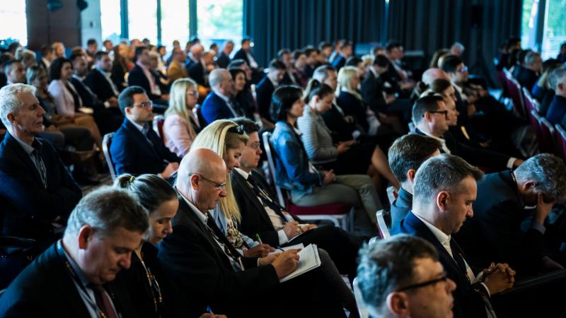 A végtelen és azon is túl? - Hitelközvetítői csúcstalálkozó az Otthon Start kezdetének izgalmas pillanatában.