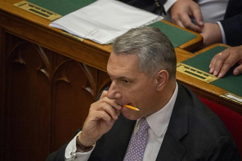 Lázár János minisztériuma egy új kezdeményezést indít: megalapítják a Közösségi Média Osztályt. Ez a lépés célja, hogy erősítse a kommunikációt és a közvetlen kapcsolatot a lakossággal, valamint modernizálja a tájékoztatási folyamatokat. Az új osztály fel