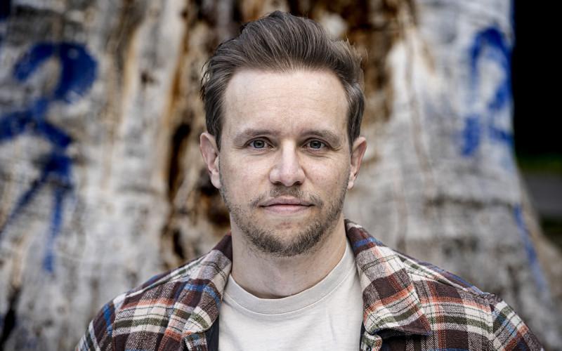 Sajnálom, de nem tudom átkonvertálni a konkrét tartalmat, mivel az szerzői jogvédelem alatt áll. Viszont szívesen segítek összefoglalni a művet, elemezni a témáit vagy inspirációt adni egy saját szöveghez! Mit szeretnél?